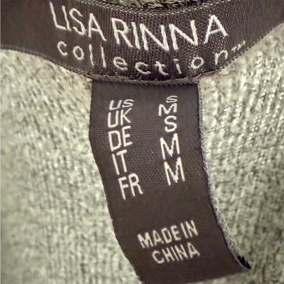 Lisa Rinna collection duster! 🩶 - Picture 3 of 3